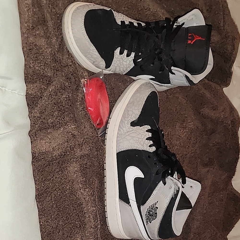 Jordan 1 Men's Athletic Shoes Black White Gray with Red Accent